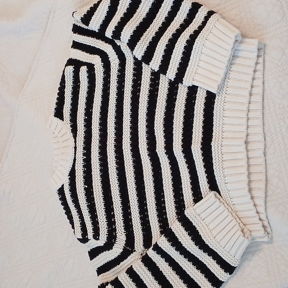 H&M Sweater - Picture 4 of 6